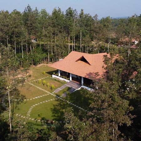 Stayvista At Cedar - Strelitzia 2Bhk With Breakfast And Jacuzzi Чикмагалур Экстерьер фото