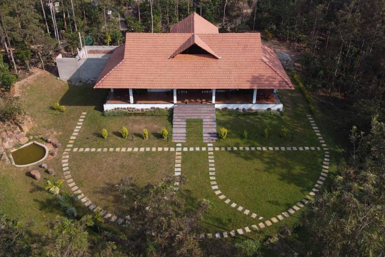 Stayvista At Cedar - Strelitzia 2Bhk With Breakfast And Jacuzzi Чикмагалур Экстерьер фото